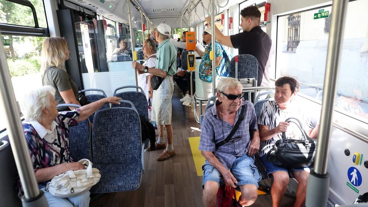 Hatalmasat lépett Kaposvár, menetrend szerint elindultak a város első elektromos buszai