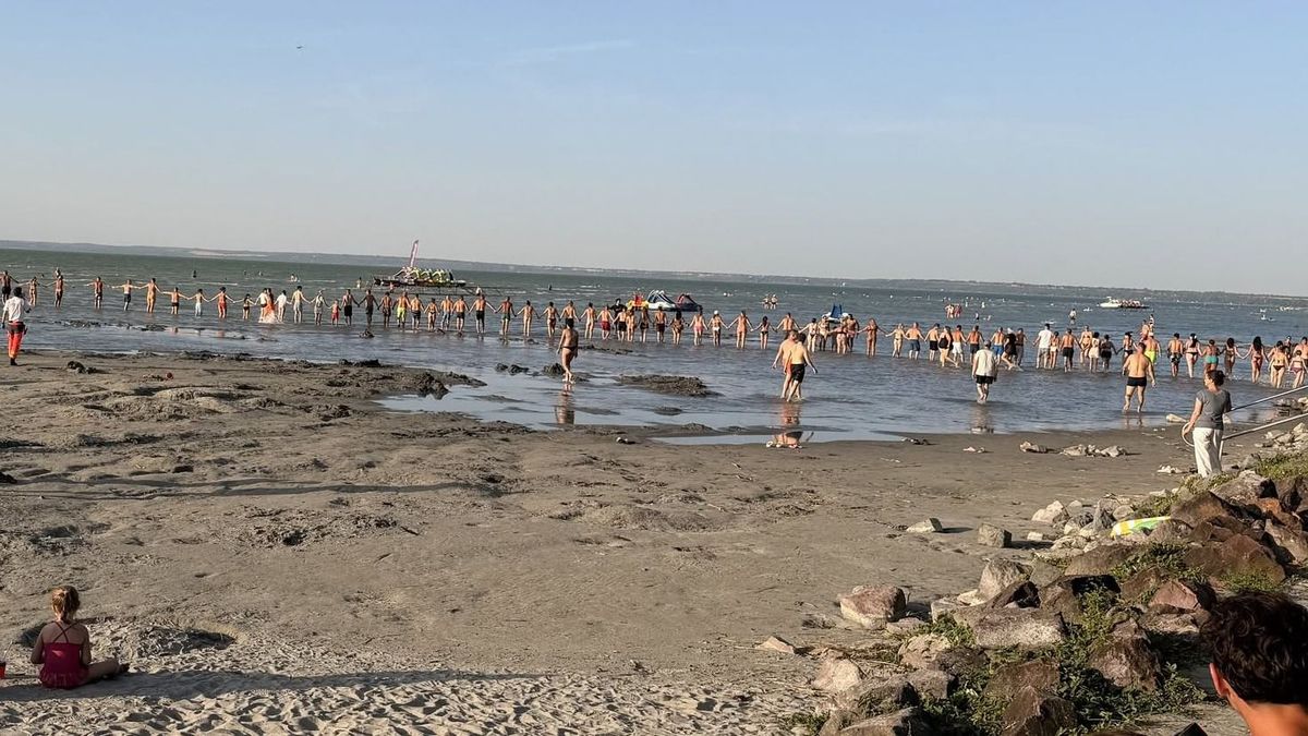 Eltűnt egy ötéves kisfiú a siófoki strandon, csatárláncban keresték a fürdőzők