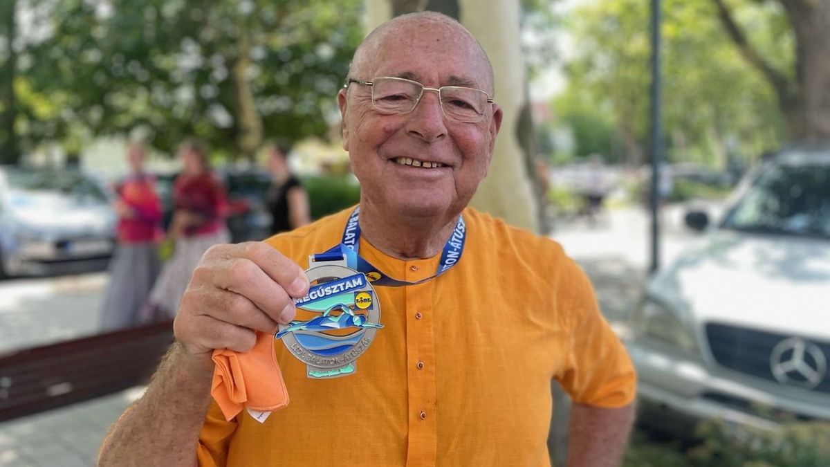 77 évesen vállalkozik a Balaton-úszásra Sivaráma Swami – 220 kilométeres jótékonysági kihívás veszi kezdetét