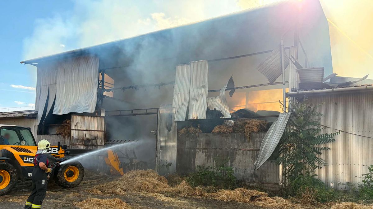 Kigyulladt egy pajta Szabáson, több bála is lángra kapott