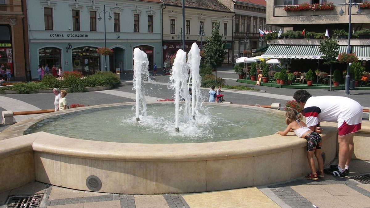 Hiába csábító a hűs víz a belvárosban, inkább a strandot válasszuk