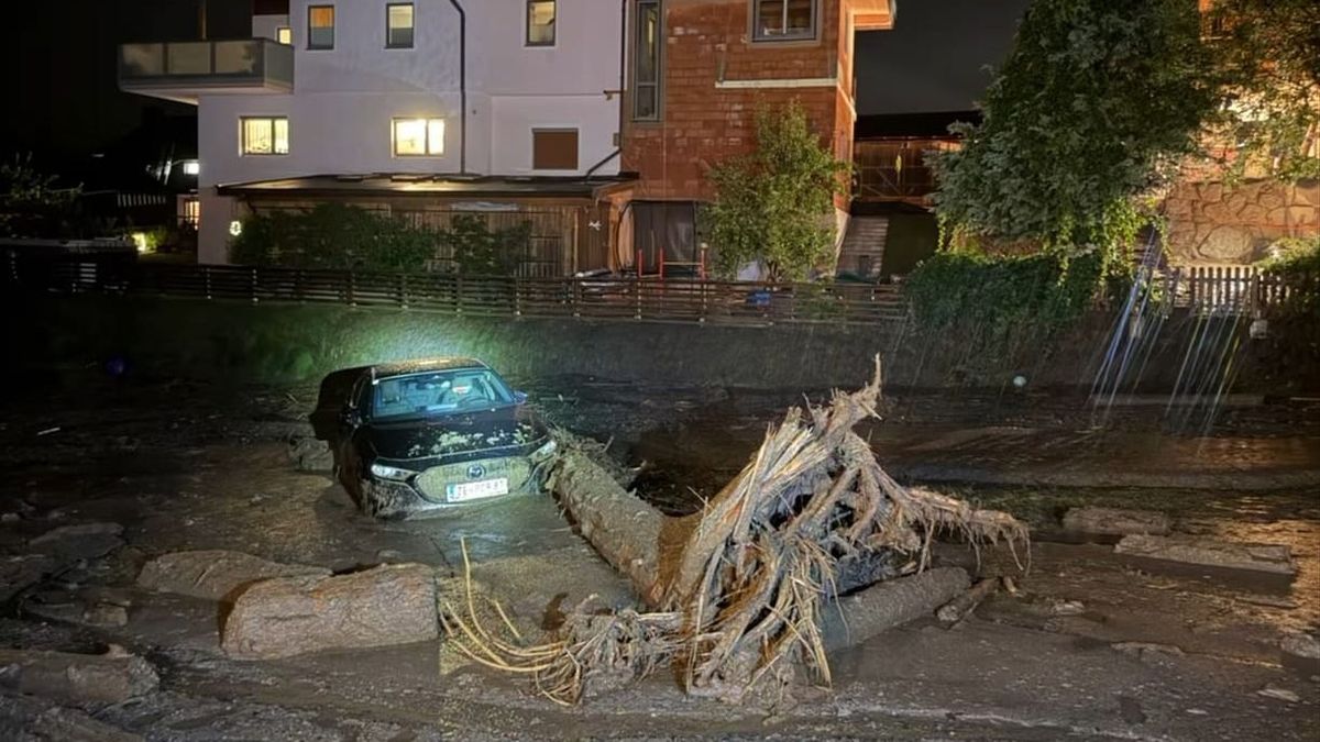 Véget ér a hőség: megérkezett a vihar, szomszédban villámárvizek tombolnak