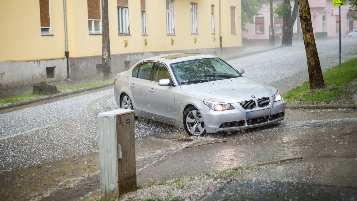 Narancs riasztás Somogyra: hirtelen érkező erős viharra és jégesőre figyelmeztetnek