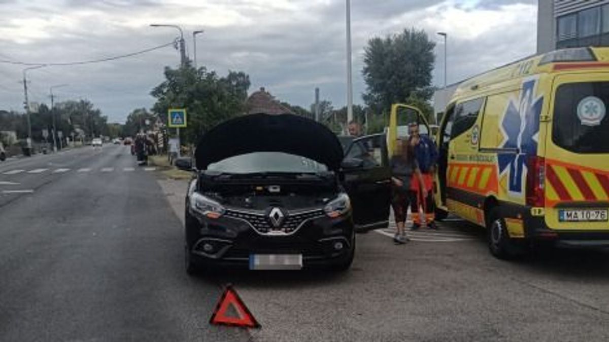 Két autó csapódott egymásba Balatonfenyvesen, ketten megsérültek