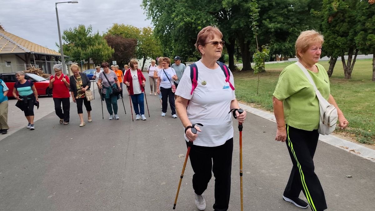 Itt az őszülő csapat első őszi programja: a Dráva mellett túráztak az Aktív Nyugdíjasok