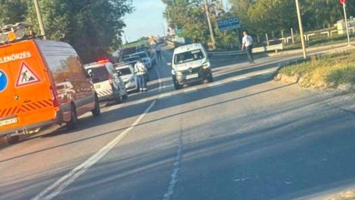 Tömegkarambol a kaposvári felüljárón: hat autó ütközött össze