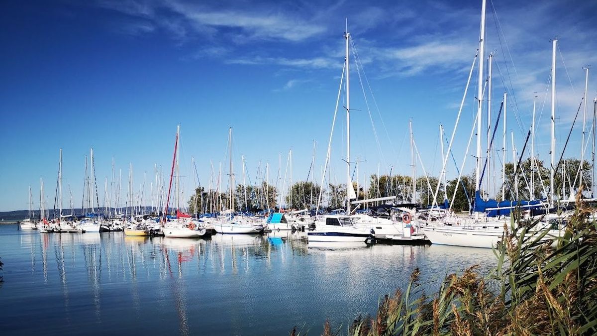Súlyos százezrekre rúghat a téli kiemelés a Balatonon: ennyit kóstál az iszapba ragadt hajók kimentése
