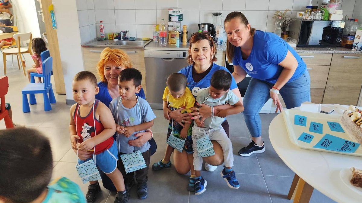 Napi cuki: édes kis csöppségek vettek búcsút gondozóiktól, mert irány az ovi