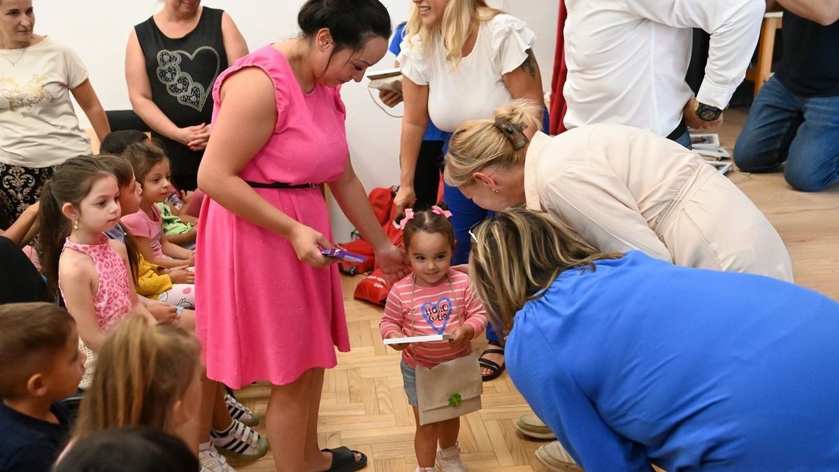 Könnyek és mosolyok Kaposváron: hatalmas terhet vettek le a rászoruló szülők válláról