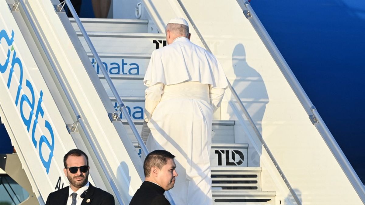 Magyar Péterrel találkozott, most elhagyta Rómát a pápa