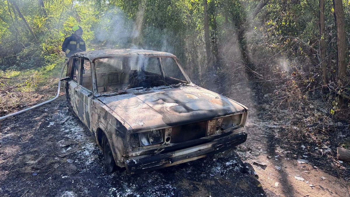 Porrá égett a kombi Lada Nemesdéden