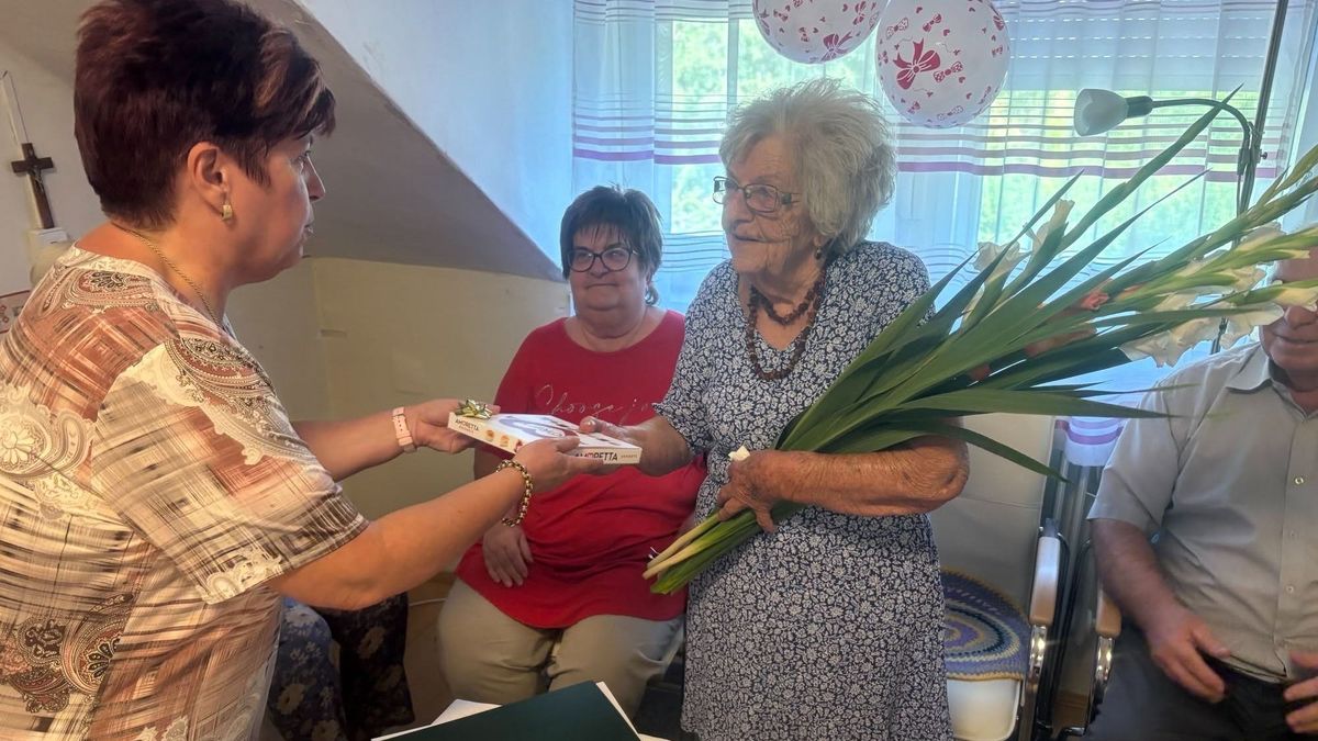 Gyerekeivel együtt ünnepelte 95. születésnapját Matild néni a Mosdóson