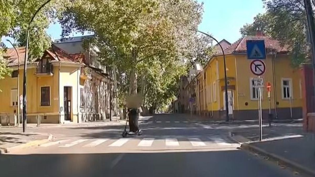 A rendőrautó előtt hajtott át a STOP táblánál a rolleres – még utast is vitt magával (VIDEÓ)