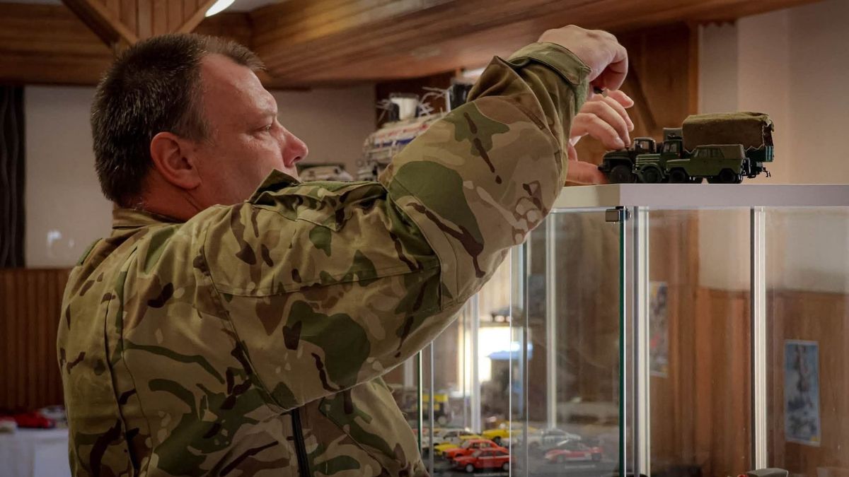 Több mint kétezer kisautó: különleges gyűjteményt épített a kaposvári szakaszvezető