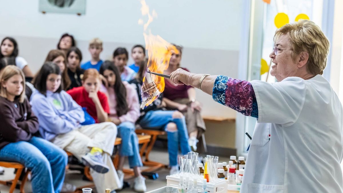 Tizenhét csodás pályamű mögött egy elhivatott szív: így ünnepelték a leglelkesebb mentortanárt!