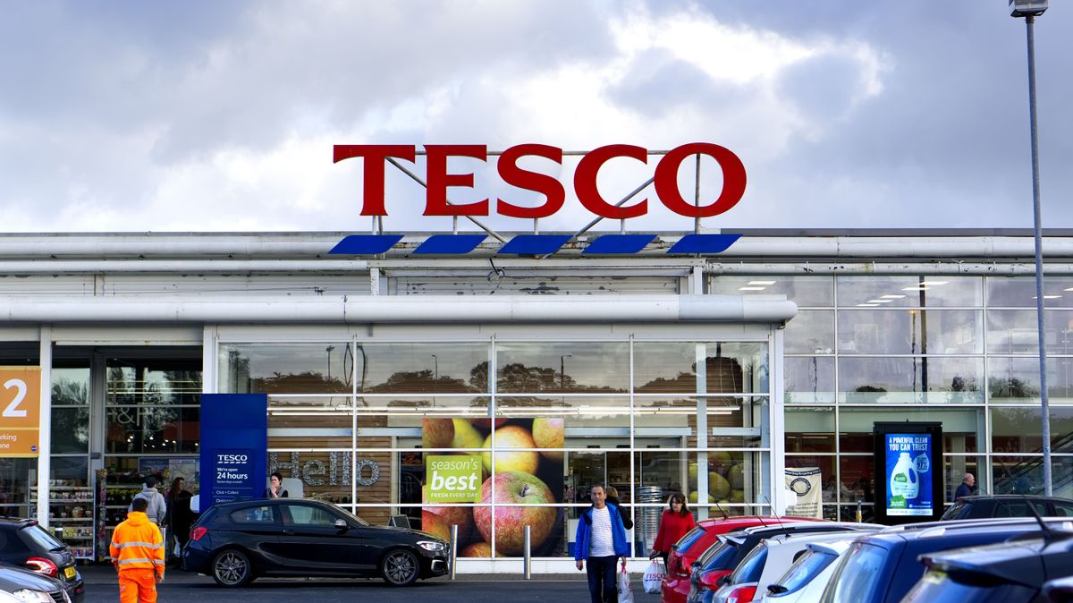 Kivonul két országból a Tesco – a magyar áruházak jövőjéről is megszólalt a vállalat
