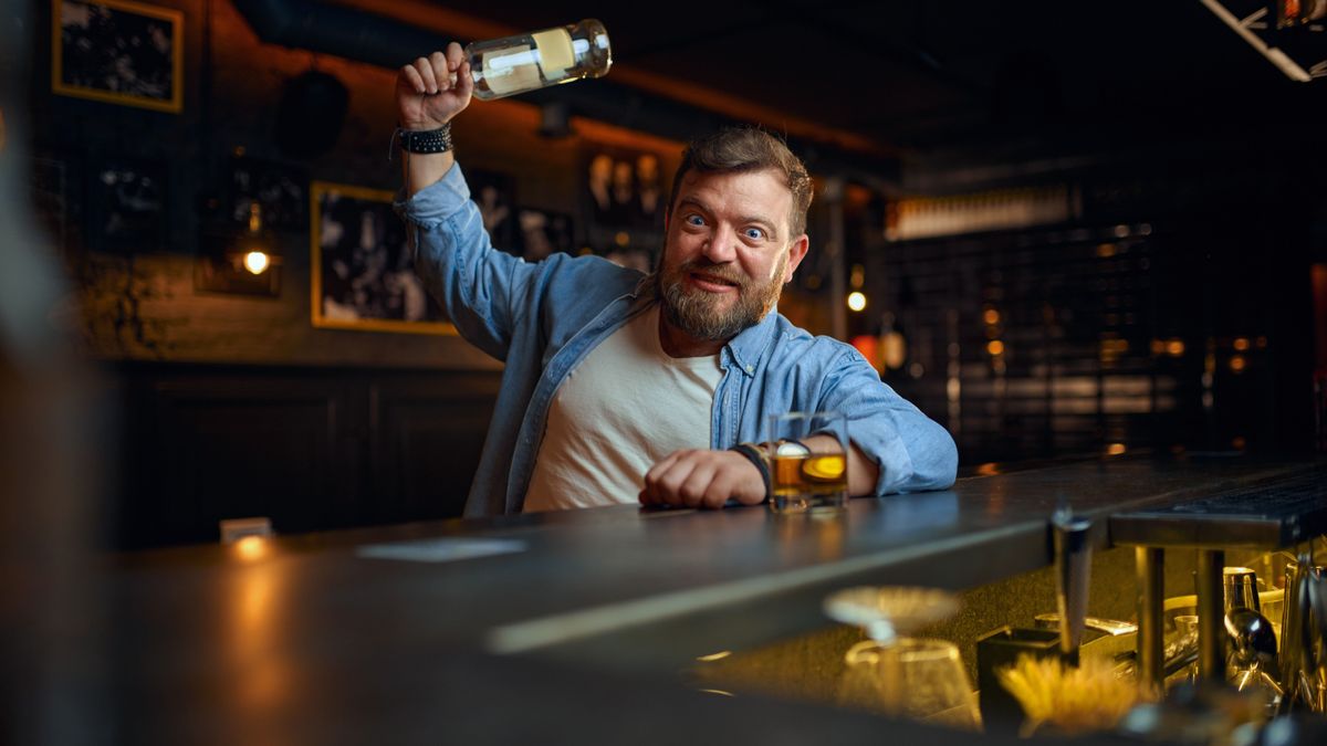 "Fájt a fogam, ezért lehúztam 45 vodkát" – fegyverekkel fenyegette a pincért Gyékényes közelében